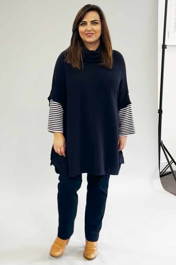 Orientique oversized poncho - navy/white