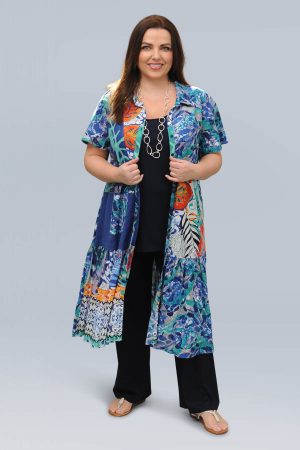 The model in this photo is wearing an Orientique Cayman shirt dress over Doris Streich jersey palazzos and vest from Bakou for plus size ladies