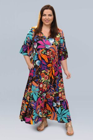 The model in this photo is wearing a vibrant long Summer Copacabana 'peak' dress by Orientique for plus sizes at Bakou for curvy ladies