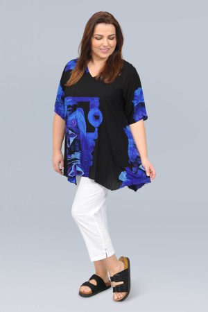 The model in this photo is wearing an Angel Circle swing t-shirt in striking abstract blue/black print from plus size specialists Bakou London