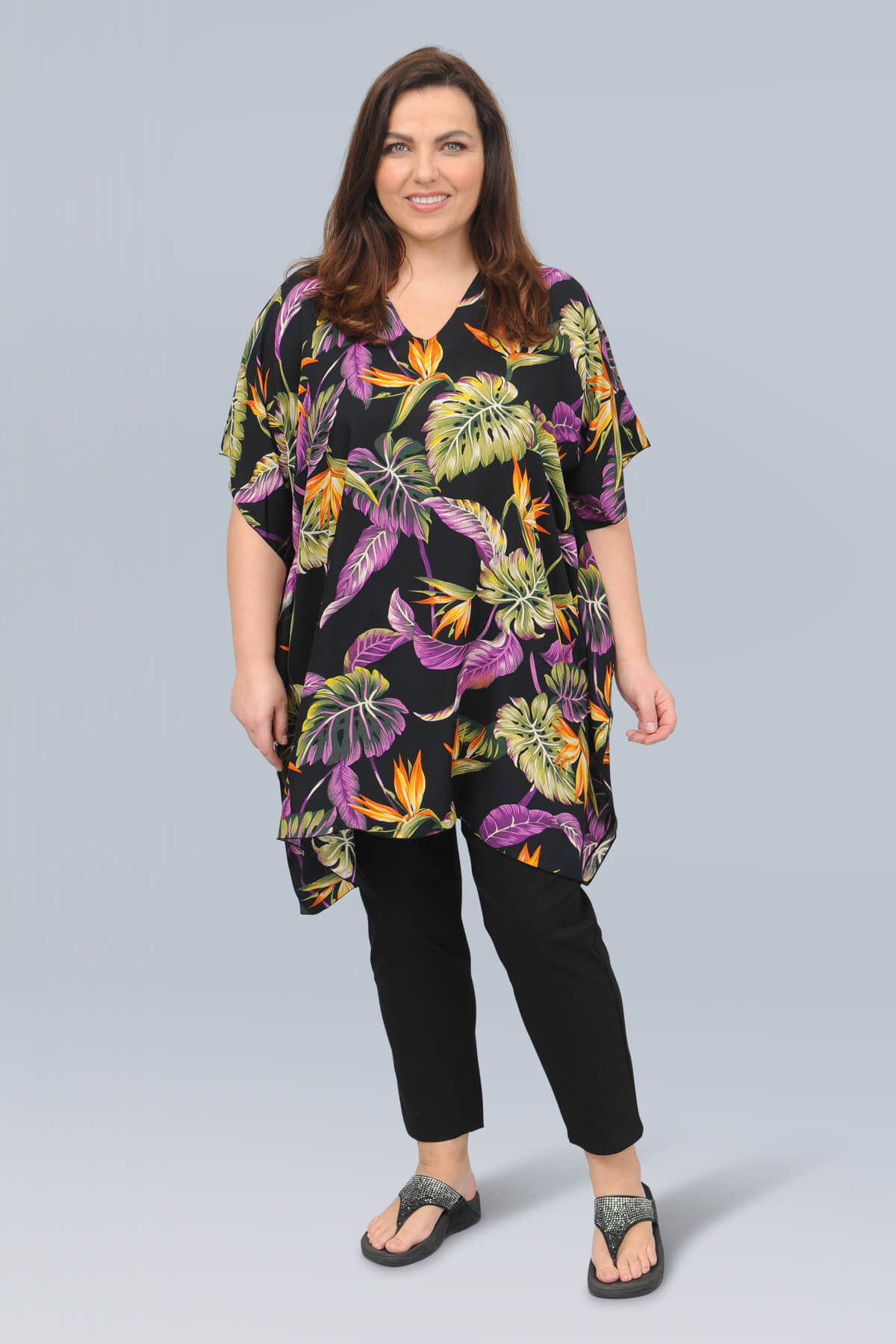 Angel Circle square poncho - black tropical