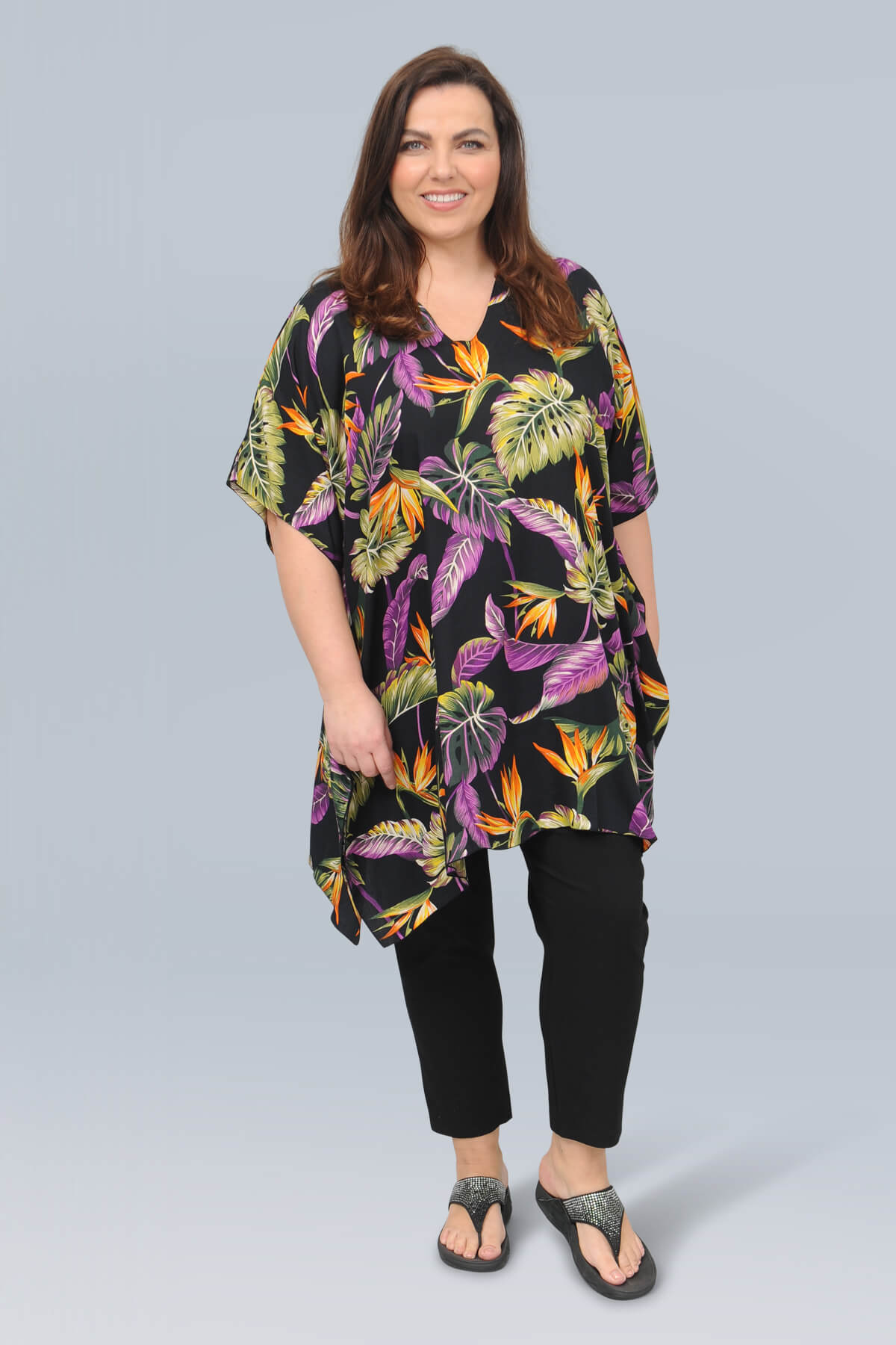 Angel Circle square poncho – black tropical | Bakou