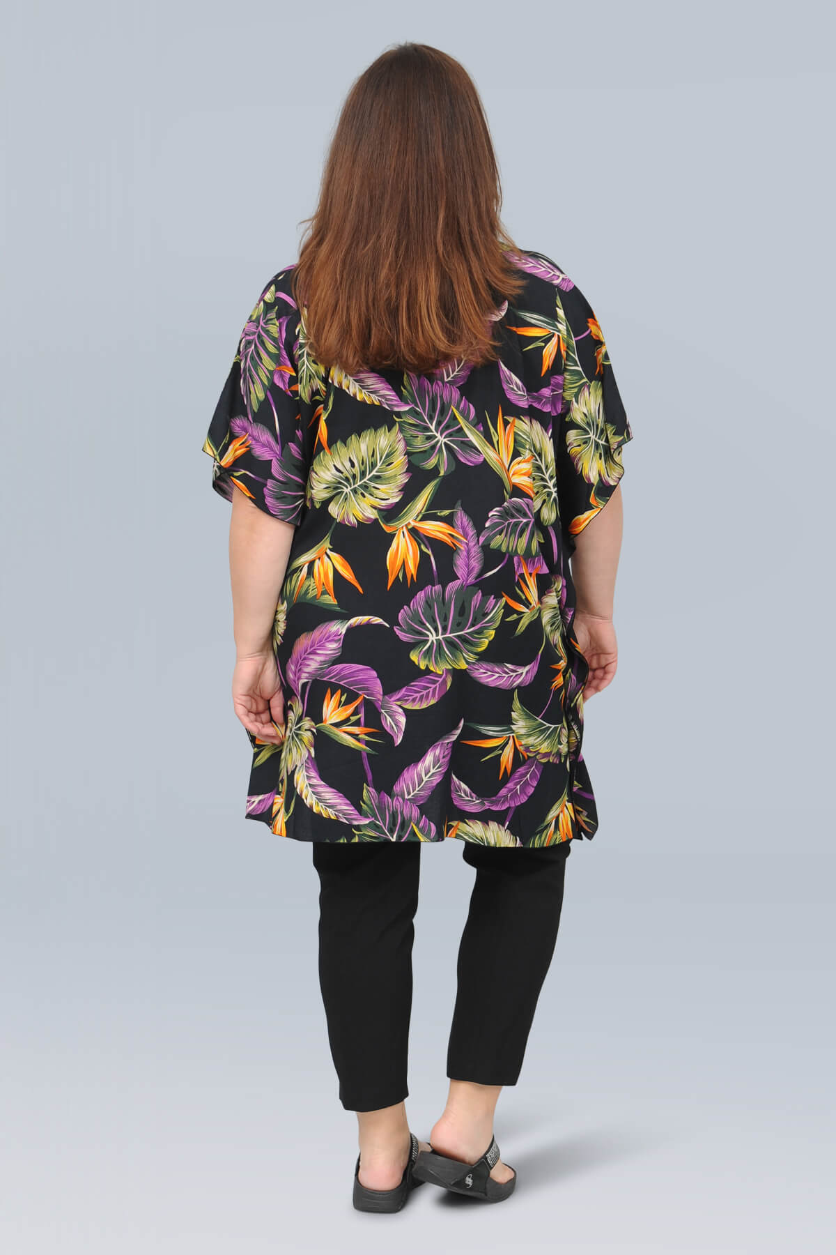 Angel Circle square poncho - black tropical