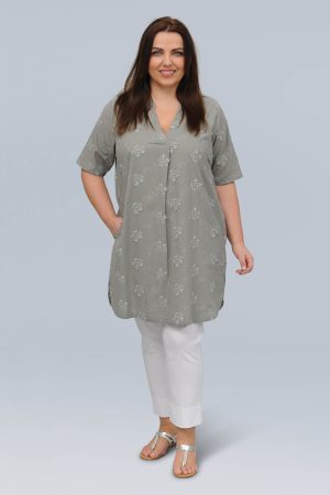 The model in this photo is wearing a divine long cotton tunic by Danish plus size brand Ciso available at Bakou London