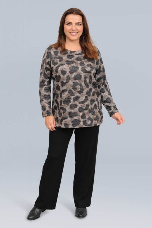 The model in this photo is wearing a Doris Streich animal print dotty super soft top in plus sizes at Bakou London