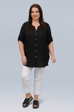 The model in this photo is wearing a super cool and classy long linen black shirt by German plus size experts Doris Streich at Bakou London