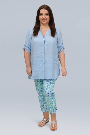 The model in this photo is wearing a long linen shirt by German designers Doris Streich for plus size ladies