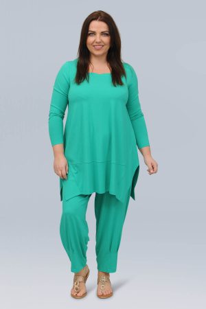 The model in this photo is wearing a funky, stylish and comfortable jersey top from Danish plus size experts Noen at Bakou London