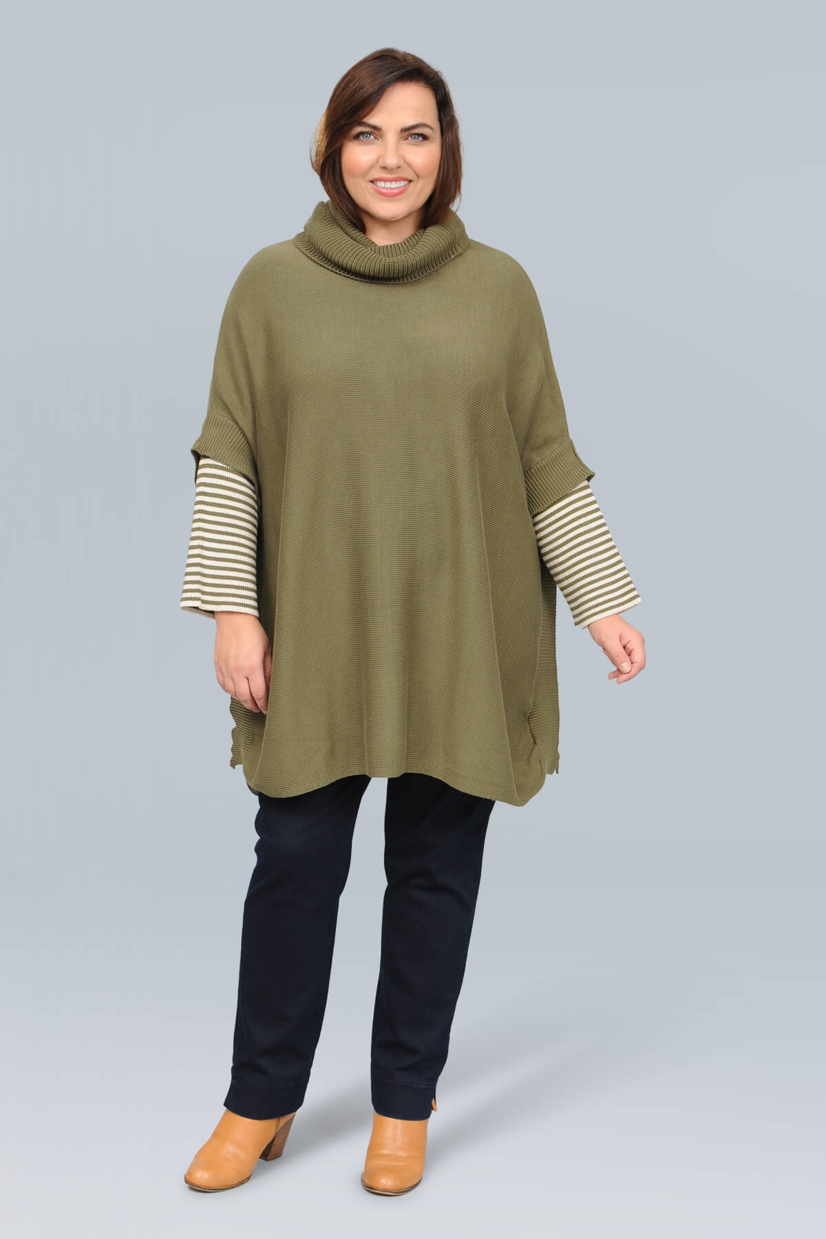 Orientique oversized poncho - khaki/white