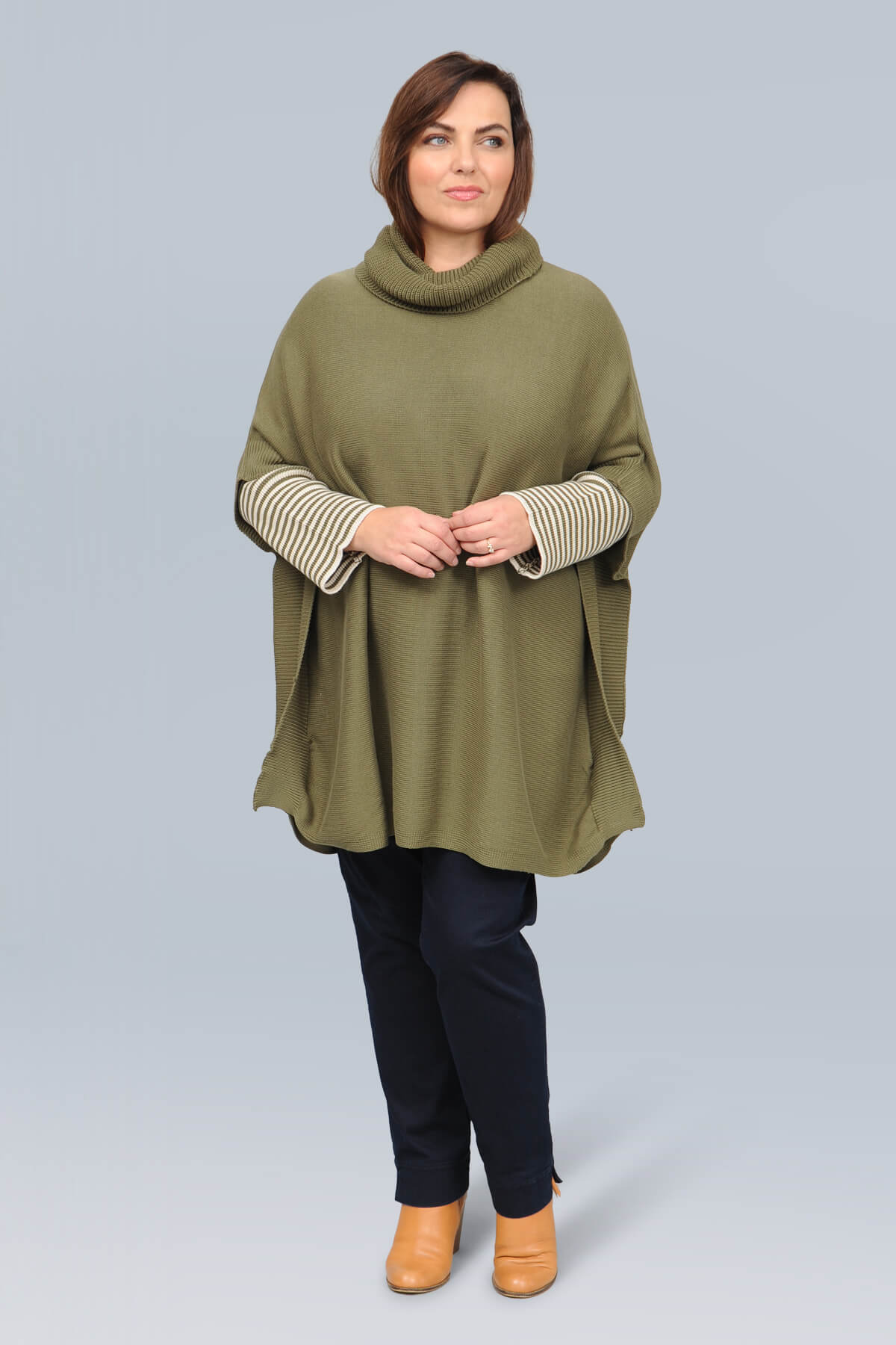 Orientique oversized poncho - khaki/white