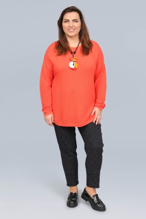 The model in this photo is wearing an organic cotten ribbed jumper in plus sizes from Bakou