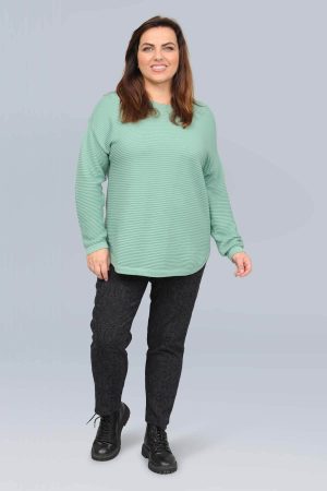 The model in this photo is wearing an organice cotten jumper by Orientique for plus size ladies at Bakou London