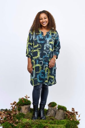 The model in this photo is wearing a Pont Neuf Bloom long tunic for plus size ladies at Bakou London