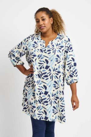 The model in this photo is wearing a fresh modern floral long Bloom tunic by Pont Neuf at Bakou London for larger ladies