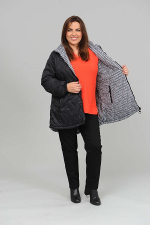 The model in this photo is wearing a stylish and funky reversible water resistant Loui jacket by Pont Neuf at Bakou for large sizes