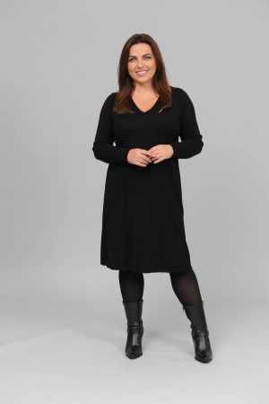 The model in this photo is wearing a Wasbai Concept Samanda 3 supremely soft jumper dress in plus sizes at Bakou London