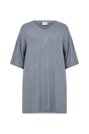 This is an image of a Simone 9 tunic jumper from Wasabi in plus sizes at Bakou.