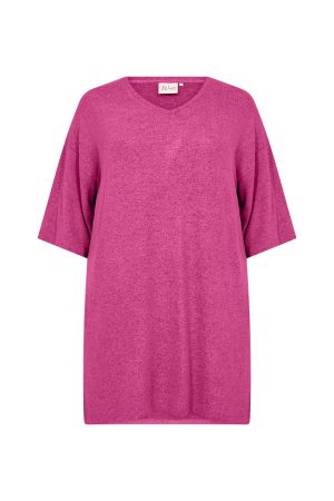 This is an image of a Simone 9 tunic jumper from Wasabi in plus sizes at Bakou.