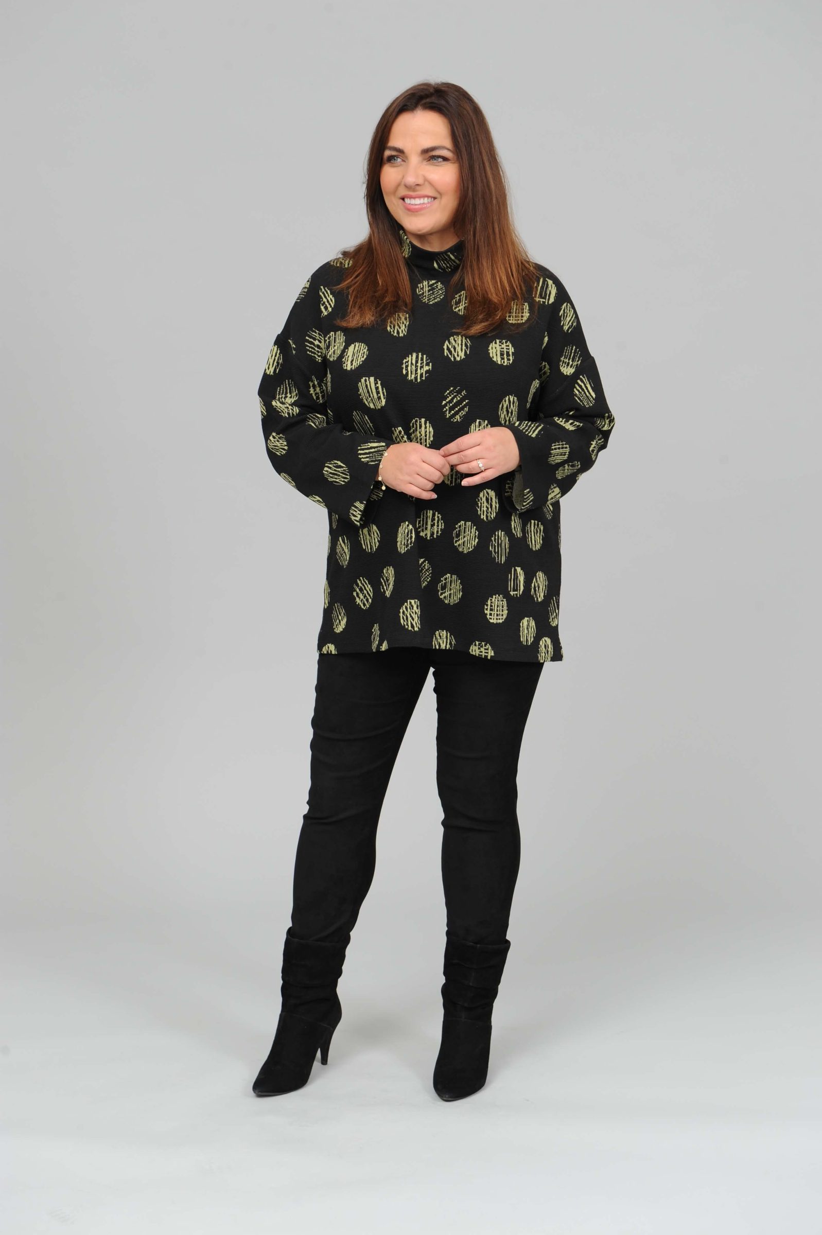 Yoek funnel neck rib top - black/lime circles