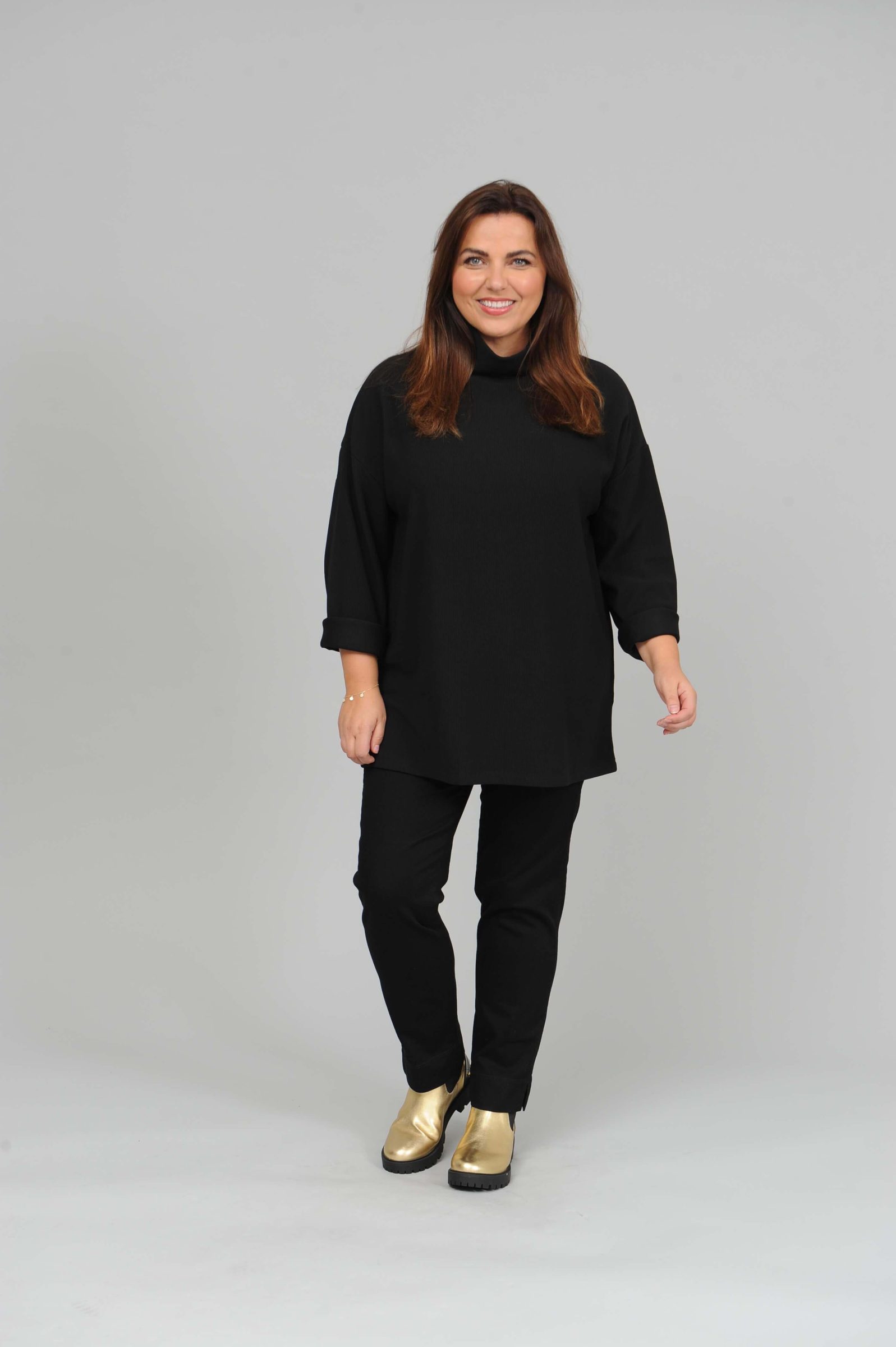 Yoek funnel neck rib top - black