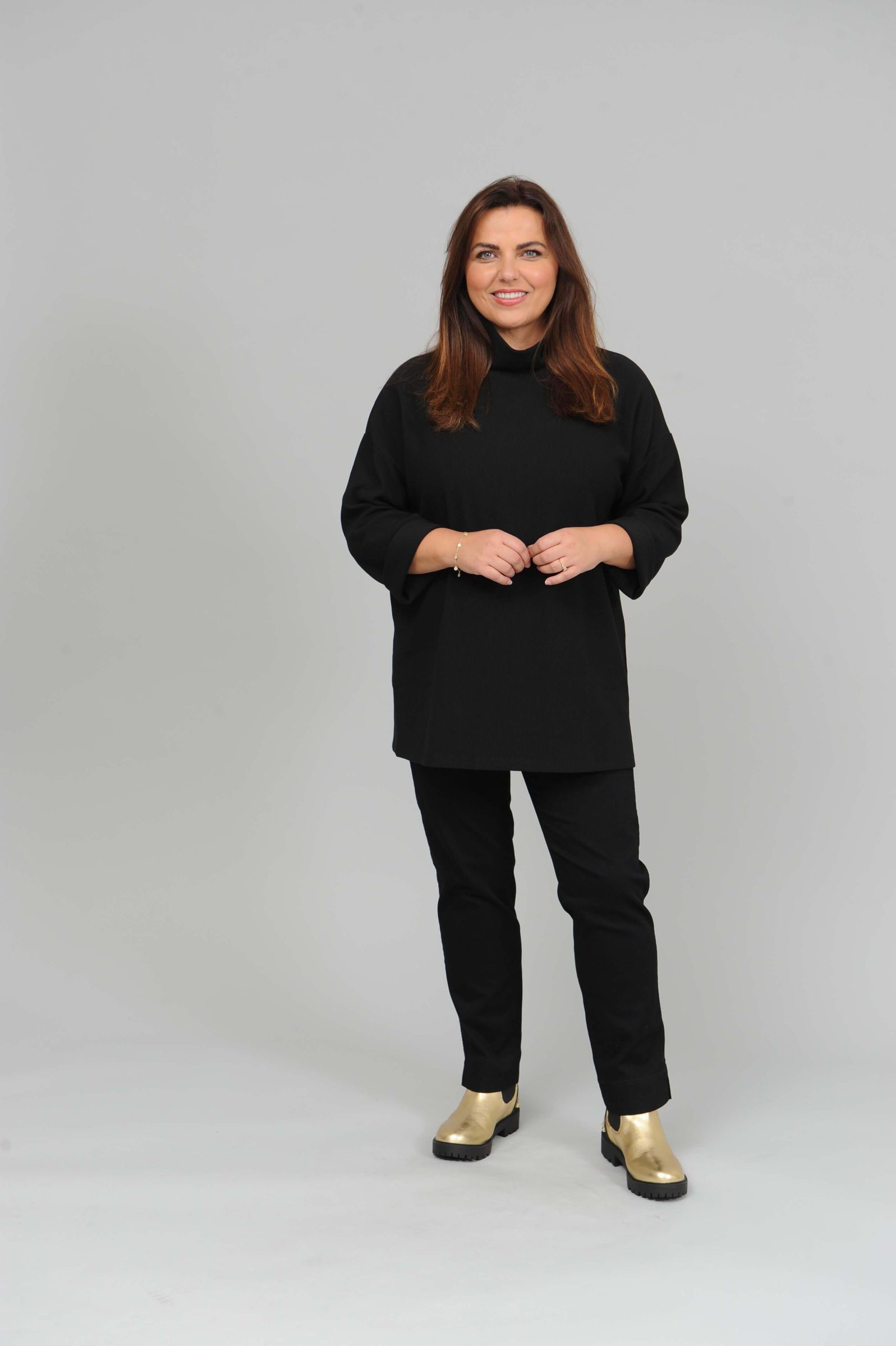 Yoek funnel neck rib top - black