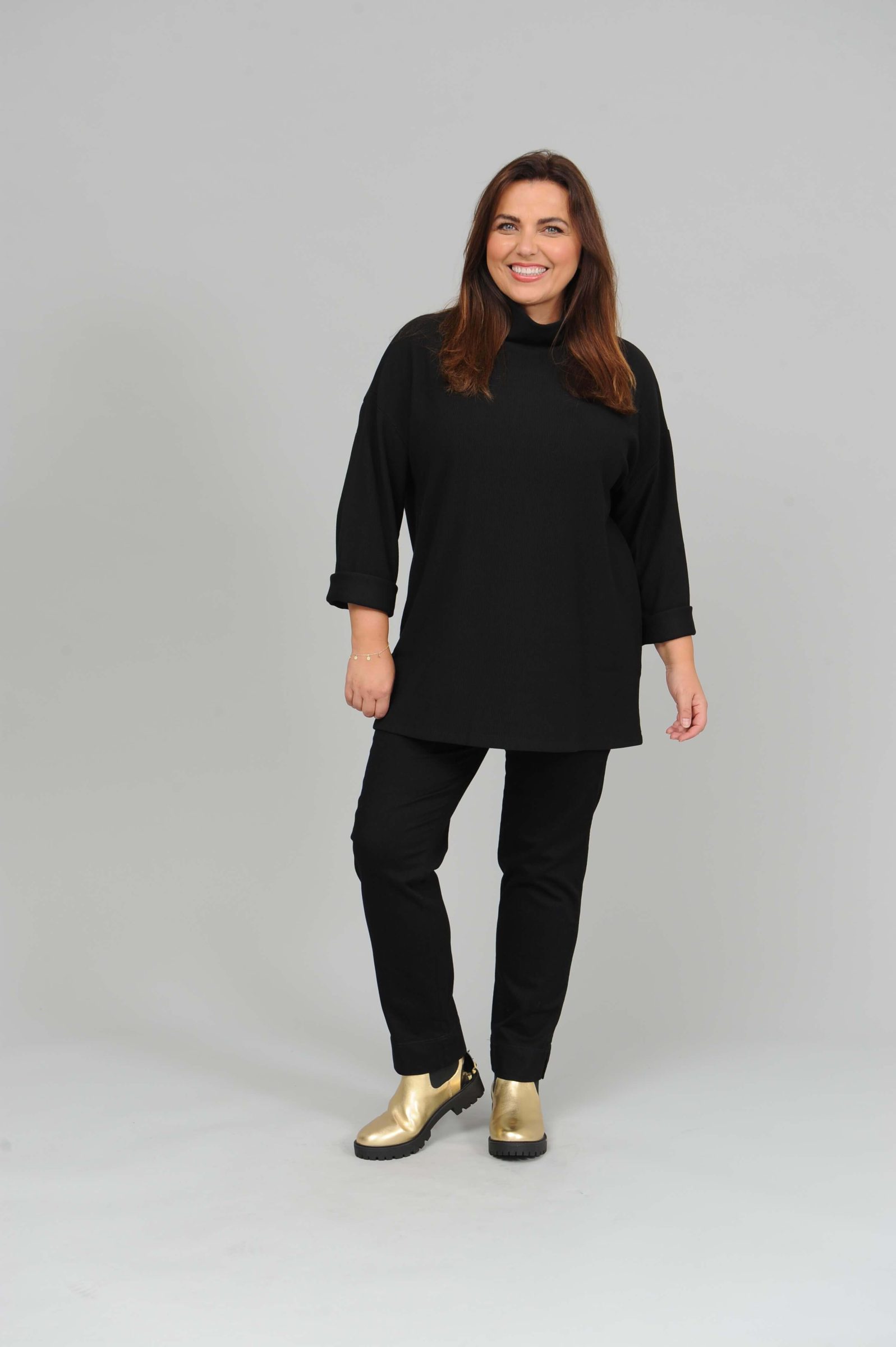 Yoek funnel neck rib top - black