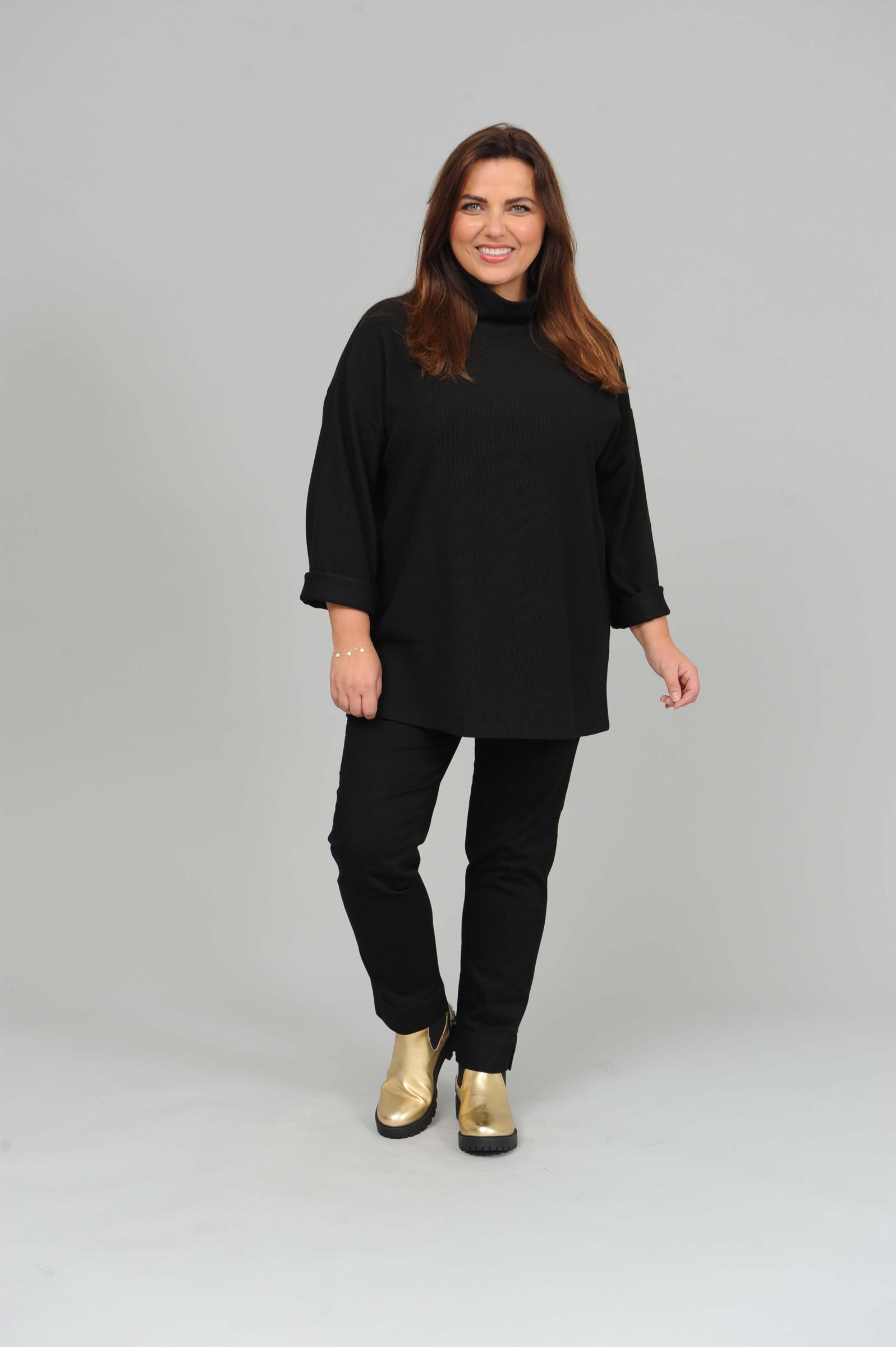 Yoek funnel neck rib top - black